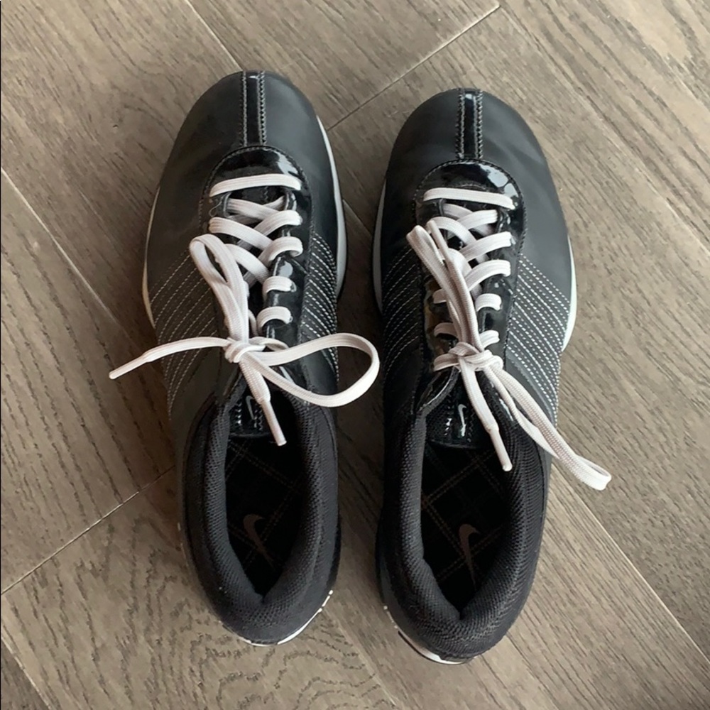 Nike 7.5 golf shoe